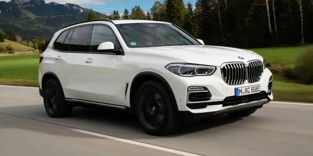 BMW-X5-xDrive45e-2019