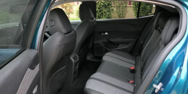 Peugeot 408 sieges arrieres
