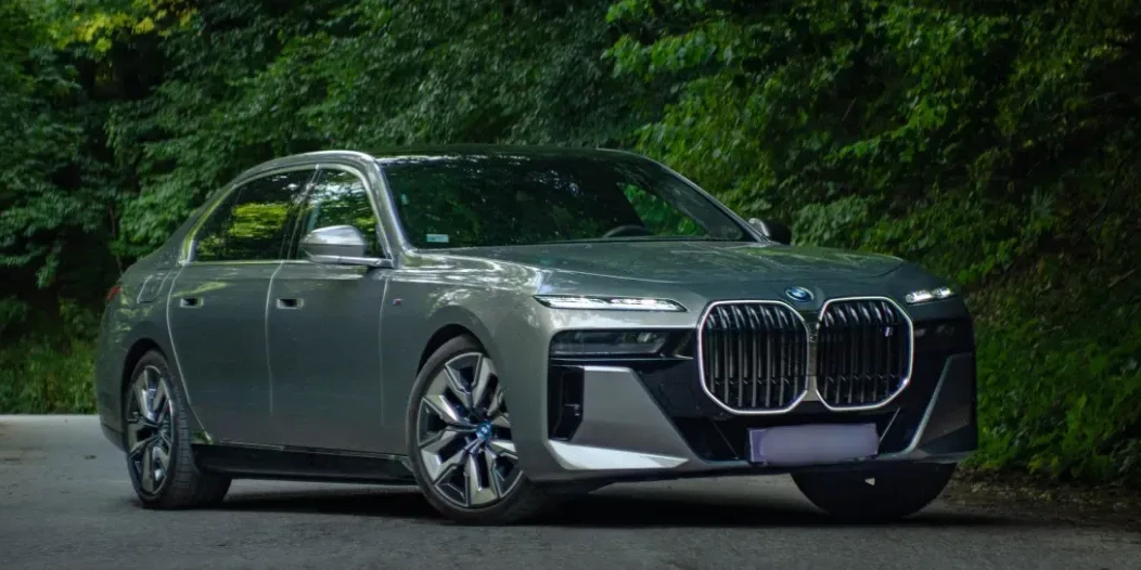 BMW-i7-xDrive60