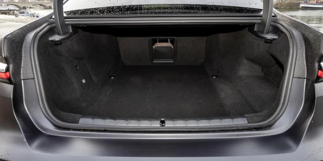 volume de coffre bmw i7