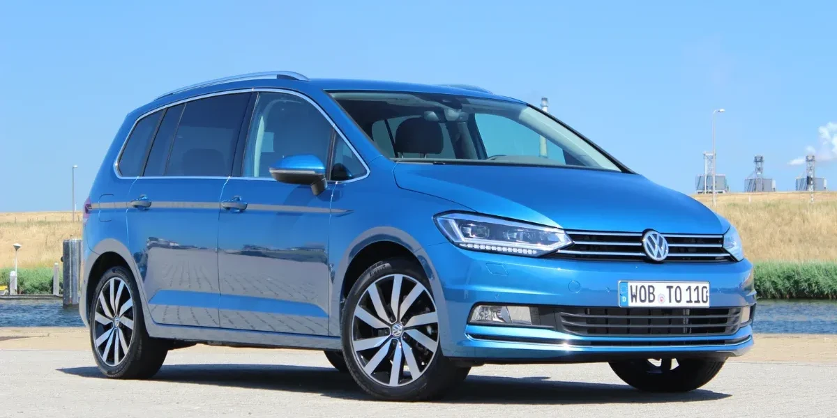 Volkswagen-Touran-7-places-abordables