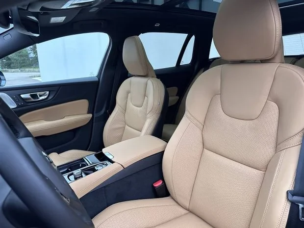 habitacle-avant-volvo-v60