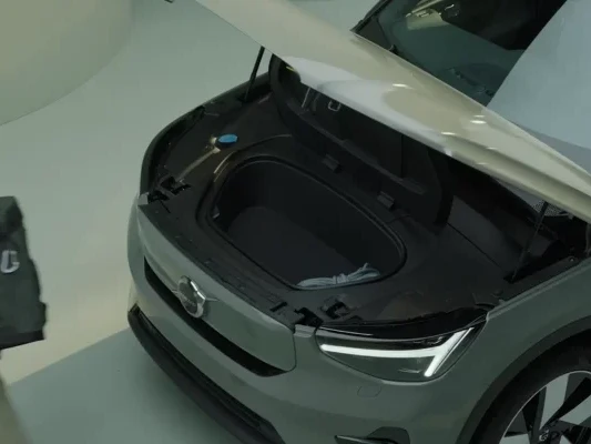 Volvo EX40 coffre avant