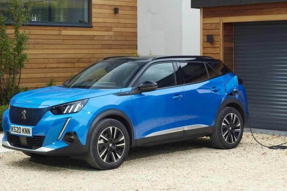 Peugeot-e-2008-electrique