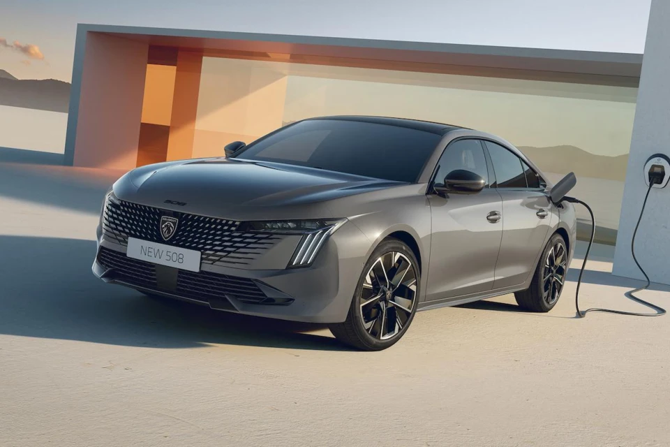 peugeot_508hybrid_2302cv_004_fr-63f71bdc41b7f_63f71c5b4aa6f