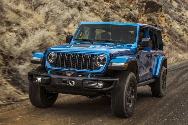 Jeep-Wrangler-face-avant (1)